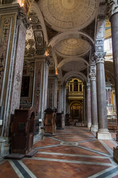 La iglesia Gerolamini en el centro histórico de Nápoles, Italia — Foto de Stock