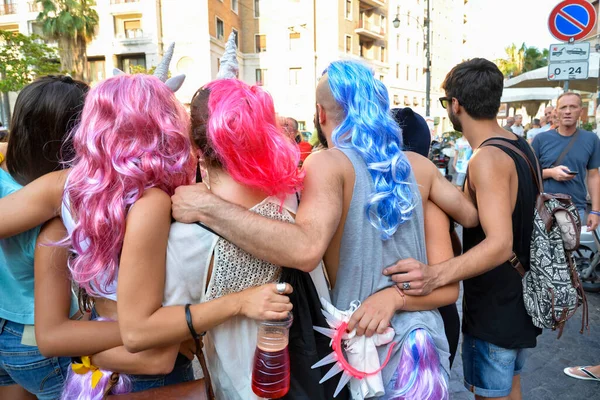 Naples Italijuli 2015 Några Deltagare Gay Pride Samlar Tusentals Homosexuella — Stockfoto
