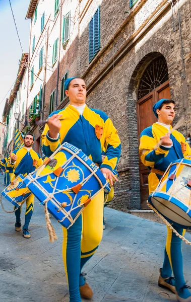 Siena Itália Junho 2013 Competições Dos Vaciladores Bandeira Desfile Dos — Fotografia de Stock