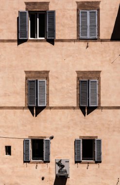 İtalya 'da Siena sokaklarında eski ortaçağ mimarisi