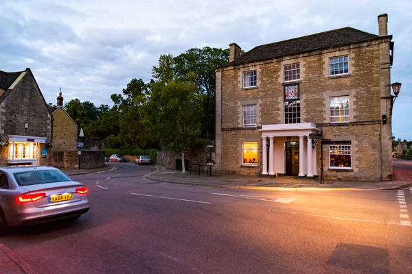 Een straat en gebouw in het oude dorp Corsham, Engeland — Stockfoto