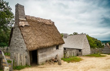 Plimoth çiftliğindeki eski binalar, MA. Amerika 'daki ilk göçmen yerleşim yeriydi..