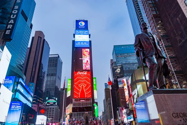 Trafic New York Times Square la nuit été 2021 — Photo