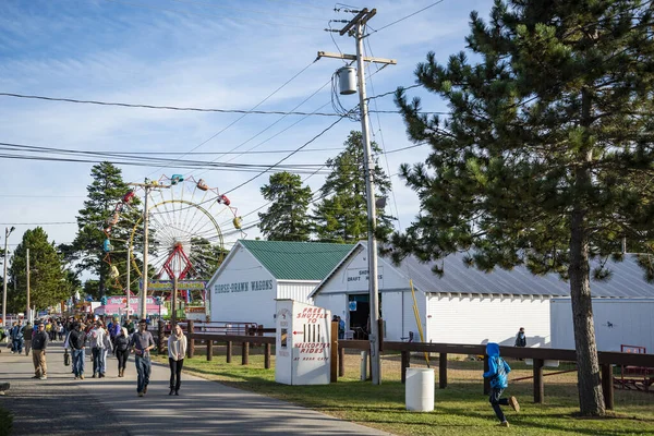 People and visitors at Cumberland Fair in Cumberland, Maine — Stock Photo, Image