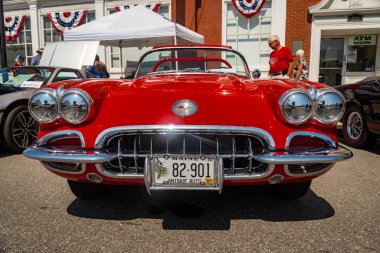 SACO, MAINE - 24 Temmuz 2021: Maine 'deki küçük Saco kasabasında her yıl düzenlenen bir sergide eski bir Amerikan arabası. Sergi her yıl temmuzun son cumartesisinde Saco 'da düzenlenir..