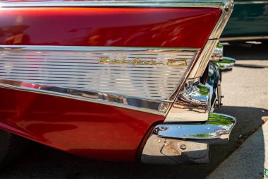 SACO, MAINE - 24 Temmuz 2021: Maine 'deki küçük Saco kasabasında her yıl düzenlenen bir sergide eski bir Amerikan arabası. Sergi her yıl temmuzun son cumartesisinde Saco 'da düzenlenir..