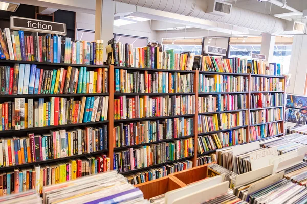 Brunswick August 2021 Boekenplanken Vol Boeken Een Lokale Boekhandel Brunswick — Stockfoto