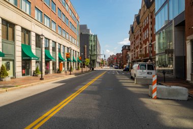 Portland şehir merkezi 19. yüzyıldan kalma tuğla binalarla dolu ve artık turistik bir eğlence merkezi.