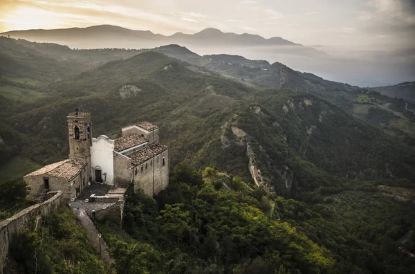 Eglise sur la montagne — Photo