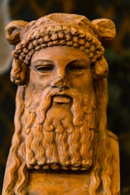 Napoli Ulusal Arkeoloji Müzesi 'nde bir heykel. Müzede Pompeii, Stabiae ve Herculaneum 'dan büyük bir Roma eserleri koleksiyonu yer almaktadır. İtalya