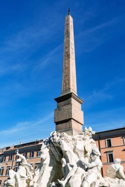 Piazza Navona 'daki Dört Nehir Çeşmesi' ni Bernini, Roma, İtalya işgal etti..