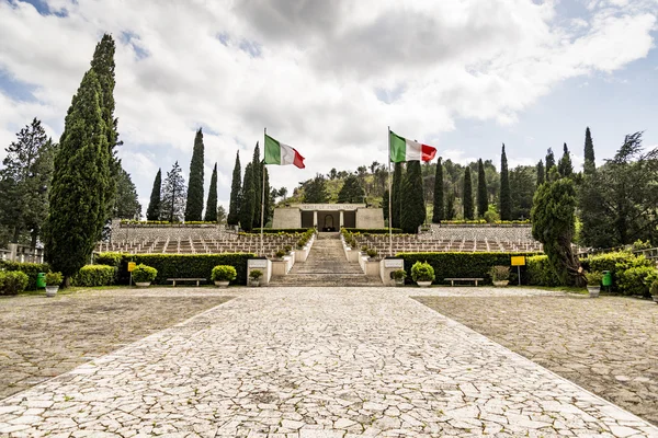 Monumento dei soldati italiani — Foto Stock