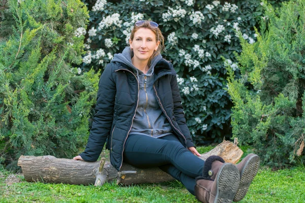 Frau mittleren Alters auf Ruhepause — Stockfoto