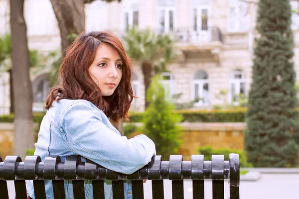 Junge schöne Frau — Stockfoto