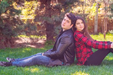 Bir erkekle kadın arasındaki romantik ilişki.