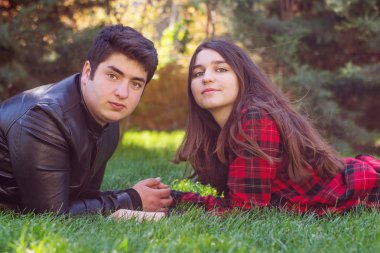 Bir erkekle kadın arasındaki romantik ilişki.