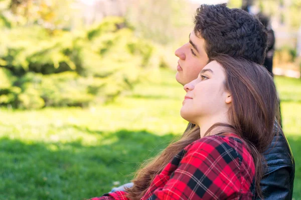 Romantische relatie tussen man en vrouw — Stockfoto