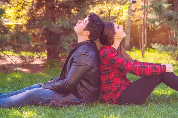 Romantische relatie tussen man en vrouw — Stockfoto