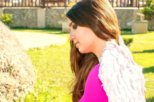 Young woman with white angel wings — Stock Photo, Image