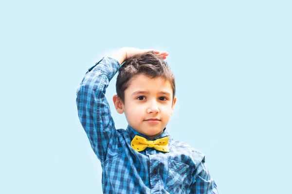 Little Boy Shows His Height Portrait Boy Blue Background — Stock Photo, Image