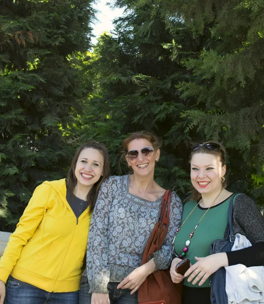 Meeting girlfriends — Stock Photo, Image