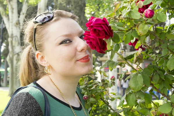 Woman and rose — Stock Photo, Image