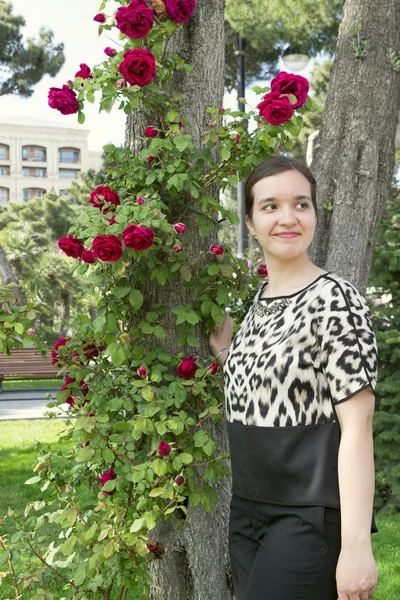 Woman and rose — Stock Photo, Image