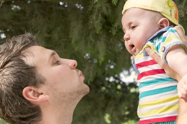 Padre con bebé — Foto de Stock