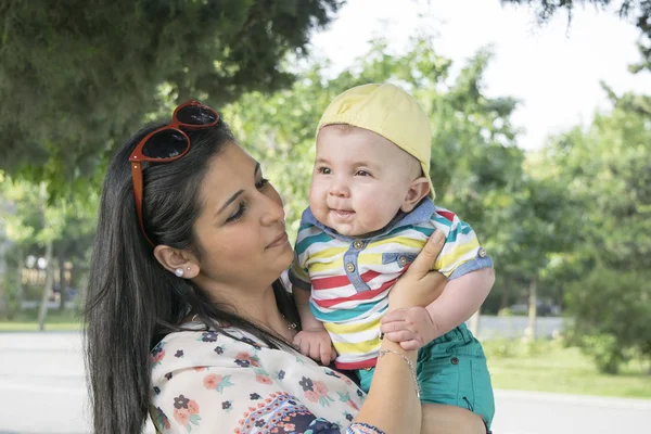 Madre con bebé — Foto de Stock