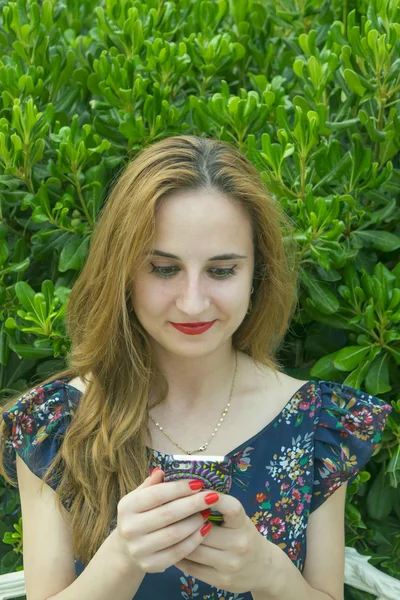 Girl with a phone — Stock Photo, Image