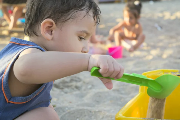 Junge am Strand — Stockfoto