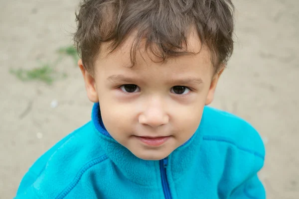 Retrato de menino pensativo — Fotografia de Stock