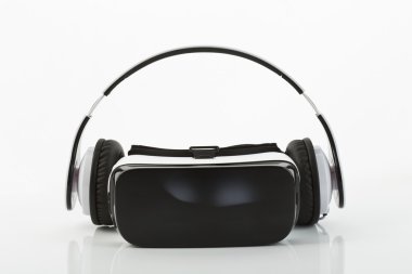sanal gerçeklik gözlükleri ve kulaklık