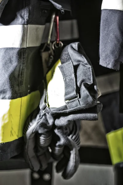 Handschuhe von Feuerwehrleuten — Stockfoto