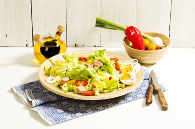 yumurta, jambon, ton balığı, soğan salatası