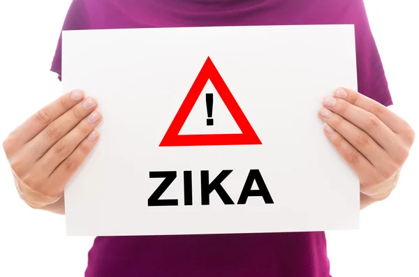Gadis memegang kertas putih lembar dengan teks Zika — Stok Foto