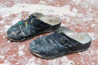 eski kirli ayakkabıları