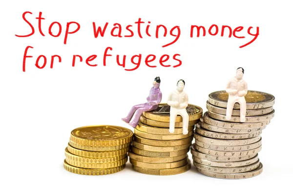 Хватит тратить деньги на беженцев. — стоковое фото