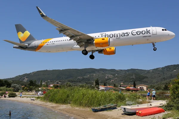 Thomas Cook Airlines Airbus A321 aereo Aeroporto di Skiathos — Foto Stock