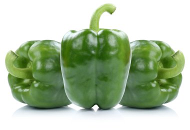 Üzerinde izole kırmızı biber paprikas sebze yeşil dolmalık biber biber