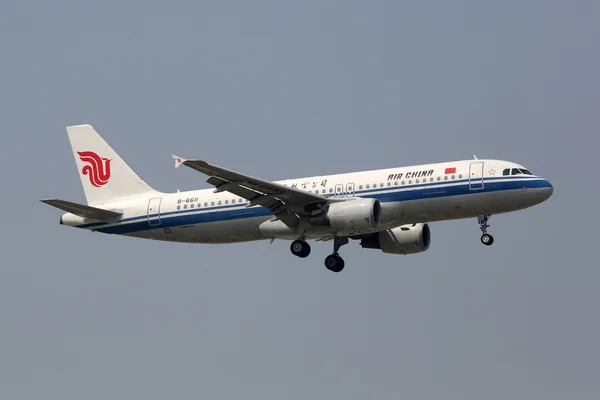 Air China Airbus A320 airplane Beijing airport — Stock Photo, Image