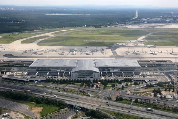 Термінал 2 аерофотознімка аеропорту Франкфурта — стокове фото