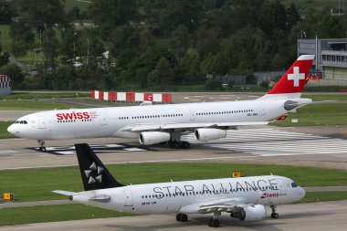 İsviçre Hava Yolları Airbus A340-300 uçak Zürih havaalanı