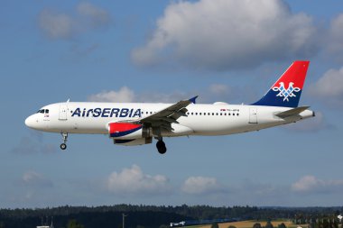 Air Serbia Airbus A320 uçağı Zürih havaalanı