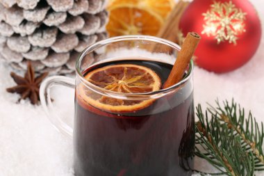 Kar ile Noel alkol içecek mulled şarap