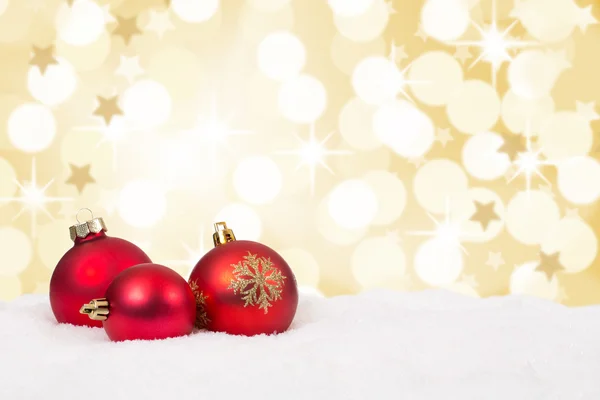 Bolas de Natal vermelho fundo estrelas cartão de decoração dourada — Fotografia de Stock