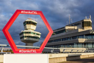 Berlin, Almanya - 27 Ekim 2020 Berlin Tegel TXL Havaalanı Terminali Almanya.