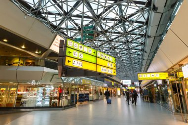 Berlin, Almanya - 27 Ekim 2020 Berlin Tegel TXL Havaalanı Terminali Almanya.