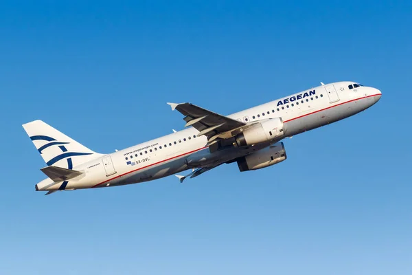 Atenas Grecia Septiembre 2020 Aegean Airlines Airbus A320 Avión Aeropuerto — Foto de Stock