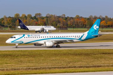 Münih, Almanya - 21 Ekim 2020 Air Dolomiti Embraer ERJ 195 Münih Havaalanı, Almanya.